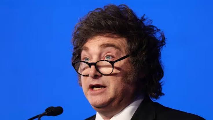 Javier Milei prometió dar otro recital tras la inflación mayorista del 0,8%: “Voy a tener que buscar tiempo para ensayar”