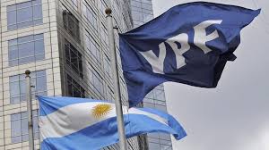 Frenaron el fallo que obligaba a la Argentina entregar el 51% de YPF a los fondos demandantes
