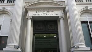 El Banco Central volvió a bajar la tasa de interés: la fijó en 40% tras el dato de inflación